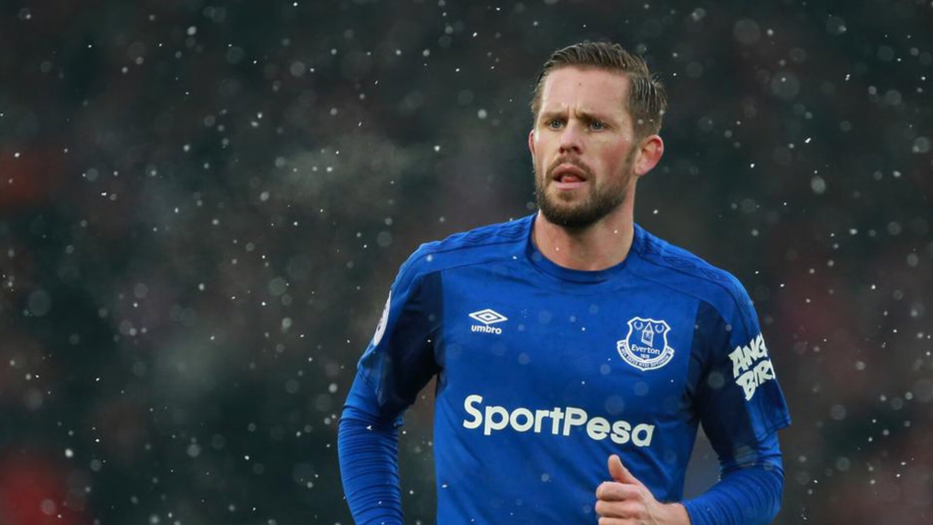 “赛场救援：危机中的英雄瞬间”，赛场急救