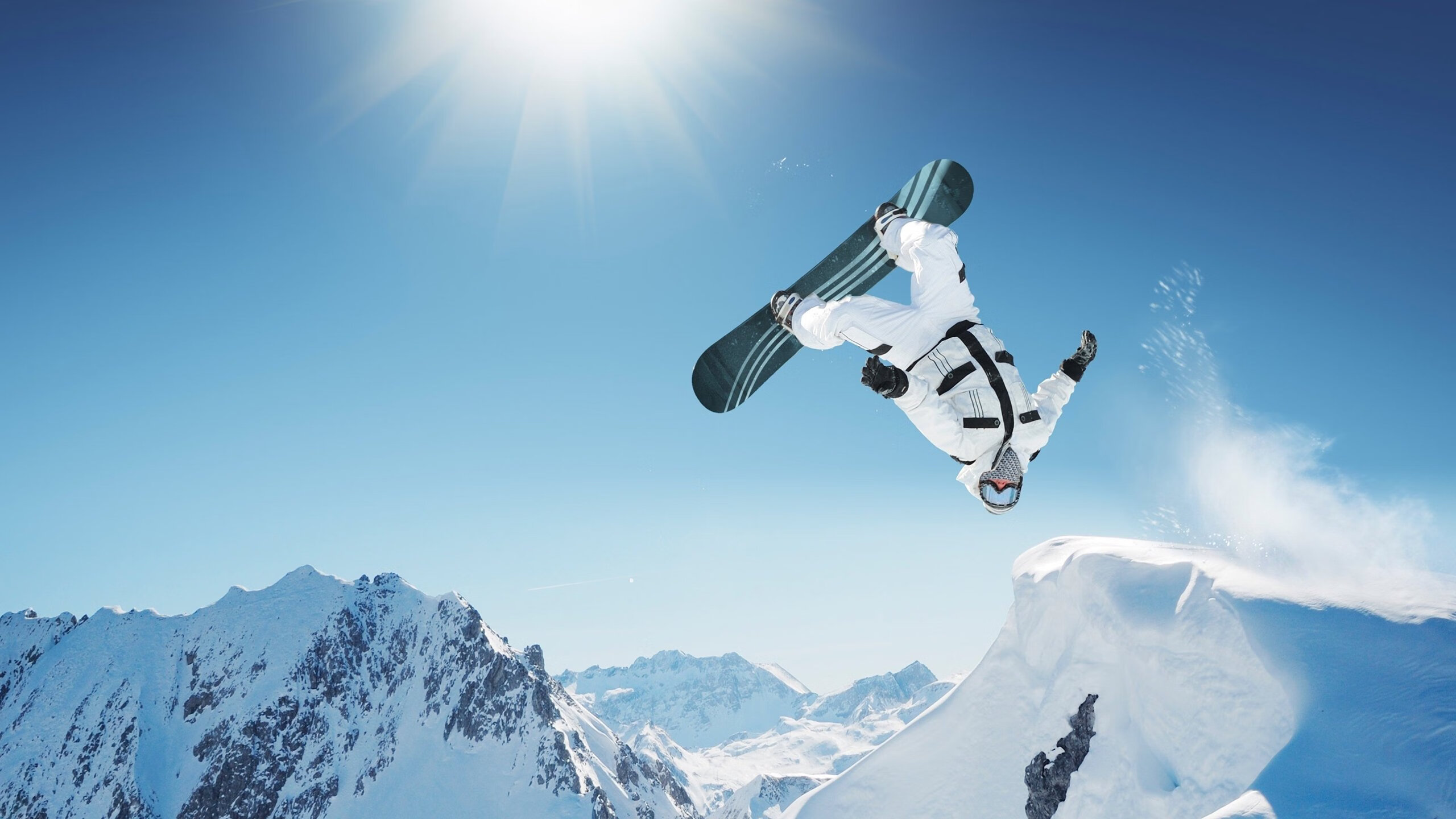 德国羽毛球选手在比赛中展现出顽强拼搏精神，德国羽毛球主教练